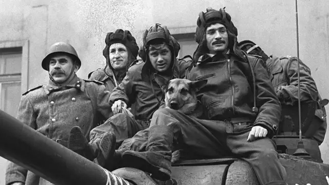 Kto śpiewa piosenkę Ballada o pancernych z czterech pancernych?