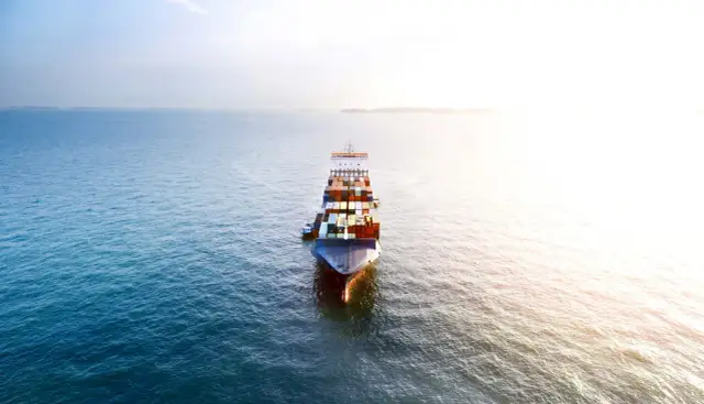 Obliczanie emisji CO2 w transporcie – jak zmniejszyć swój ślad węglowy