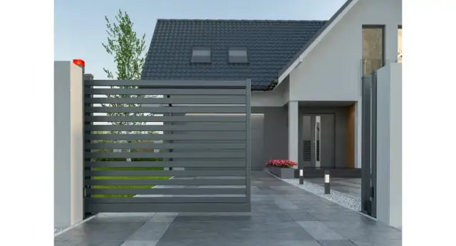 Jaki fundament pod bramę przesuwną - uniknij najczęstszych błędów