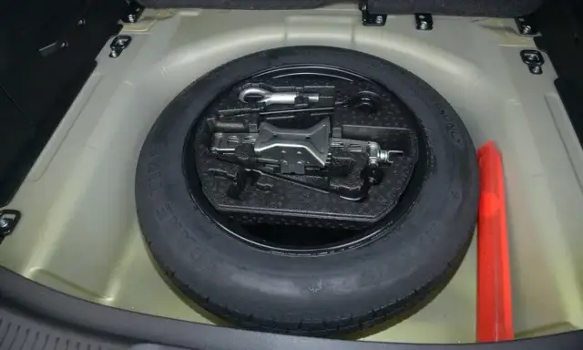 Koło zapasowe ile można jechać – ograniczenia i ryzyko długiej jazdy