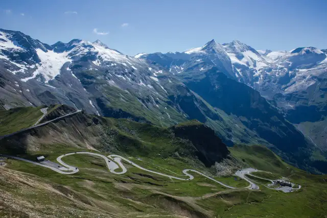 Trasa motocyklowa Grossglockner: trudności, atrakcje i porady dla bezpiecznej jazdy
