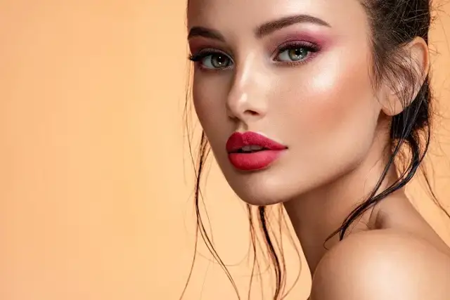 Jak zrobić makijaż krok po kroku - proste triki dla perfekcyjnego wyglądu