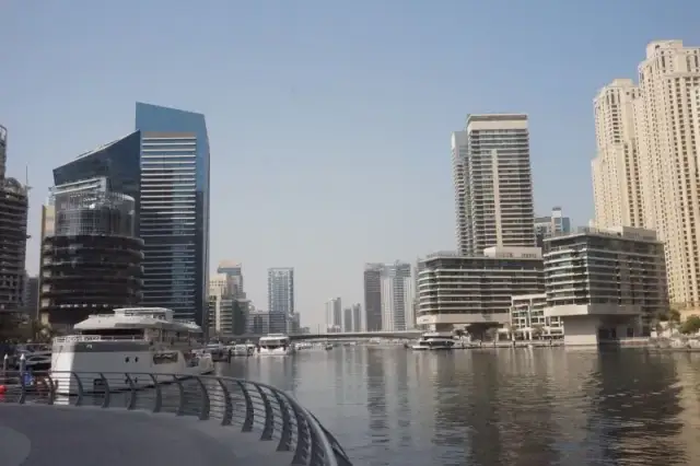 Czy w Emiratach jest bezpiecznie? Odkryj prawdę o bezpieczeństwie