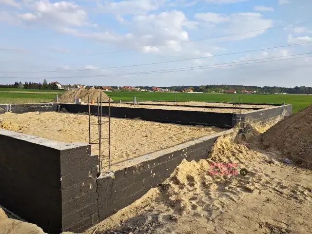 Fundamenty: Ile czasu muszą odstać, by dom był trwały?