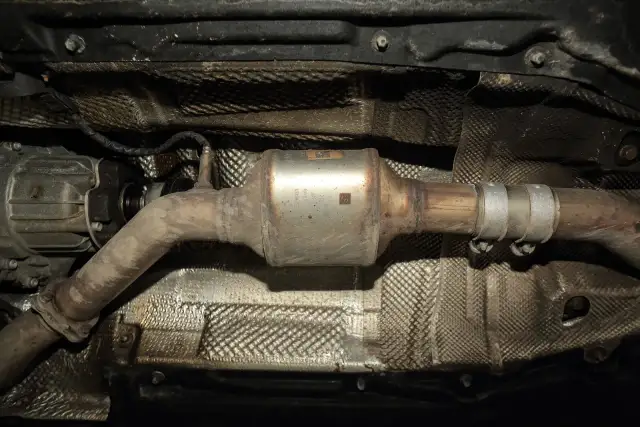 Gdzie jest katalizator w samochodzie? Lokalizacja, objawy, ochrona