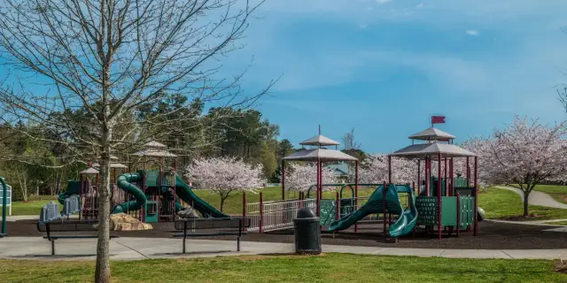 Jaką średnicę ma plac zabaw? Odkryj standardowe wymiary i kształty