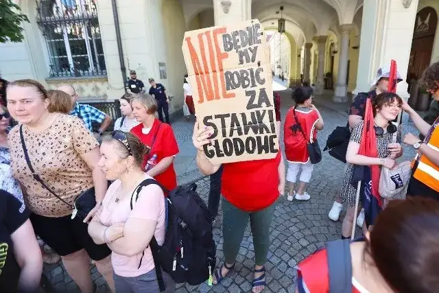 Czy pracownicy DPS dostaną podwyżki? Oto najnowsze informacje i szczegóły