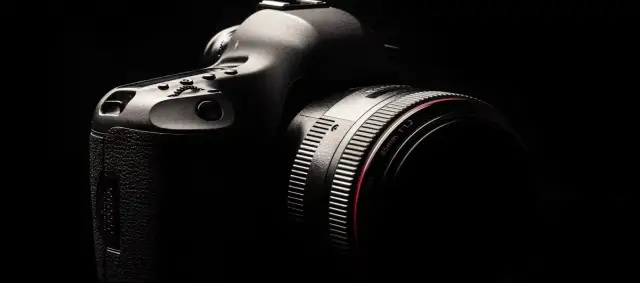 Jak działa aparat cyfrowy? Proste wyjaśnienie budowy i zasad działania