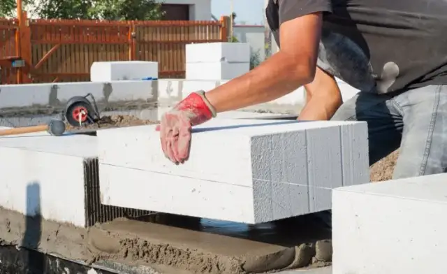 Beton komórkowy 500 czy 600 - który wybór da lepszą izolację?