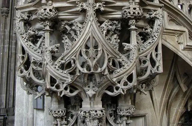 Rzeźba gotycka: Odkryj fascynujący świat średniowiecznej sztuki