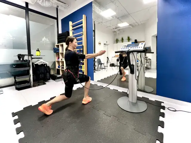 Trening EMS: Czy warto? Analiza efektów, wad i kosztów w 2024