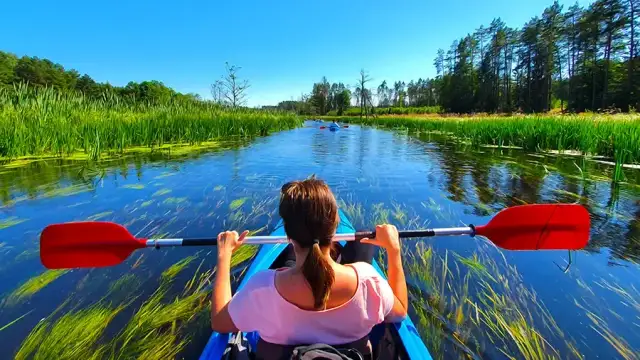 Jak zaplanować spływ Brdą? Trasy, koszty, noclegi expert radzi