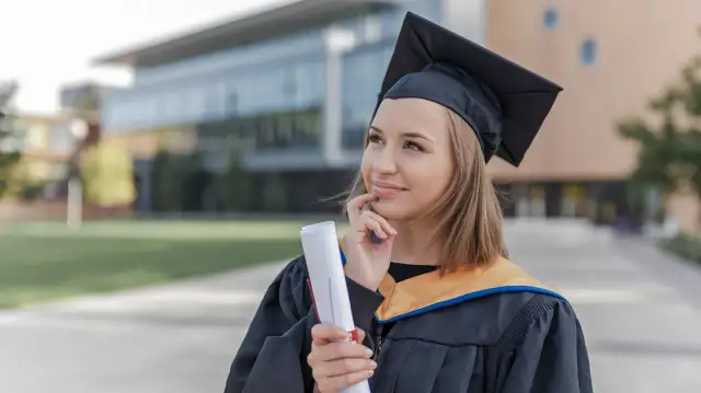 Kurs spedytora: opłacalna inwestycja? Sprawdź zarobki i karierę.