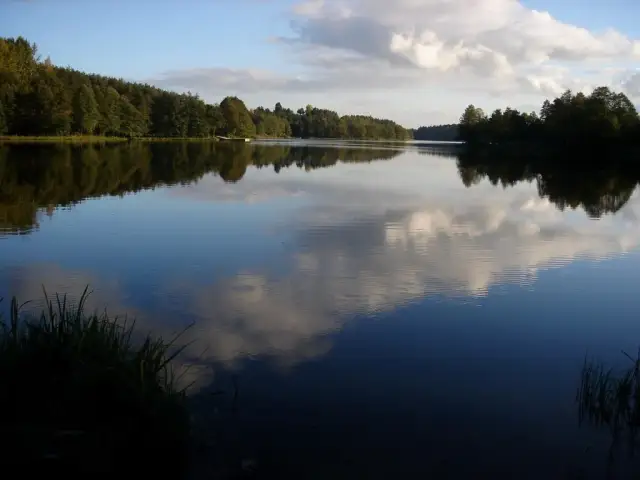 Jezioro Sumowo: Odkryj piękno, wędkarstwo i atrakcje w okolicy