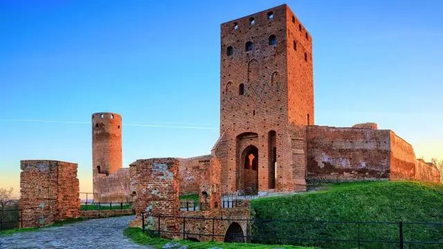 Wycieczki pod Warszawę: 15+ pomysłów na weekend i 1 dzień