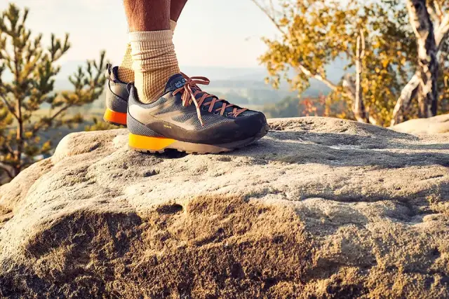 Skarpety trekkingowe na lato: Wybierz komfort bez pęcherzy!