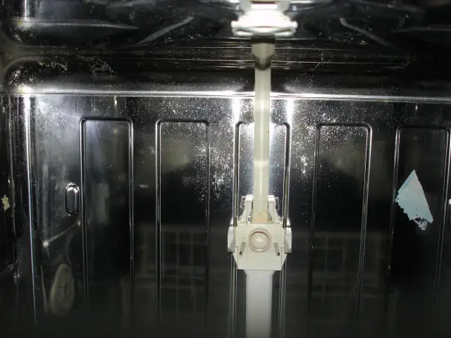 Dlaczego zmywarka Amica nie domywa? Rozwiąż problem sam!