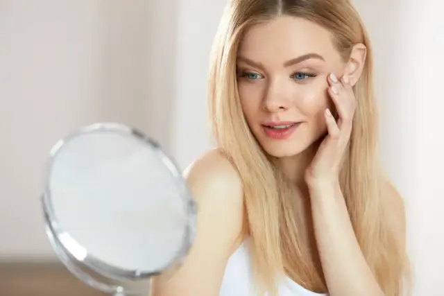 Promienna cera: Jak uzyskać efekt glow? Sprawdzone sposoby