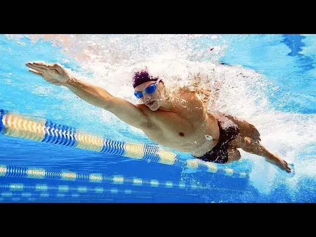 Jak pływać szybko kraulem i poprawić swoją technikę pływania