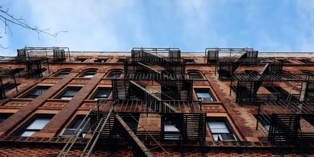 Czynsz administracyjny: Rozszyfruj opłaty i oszczędzaj!