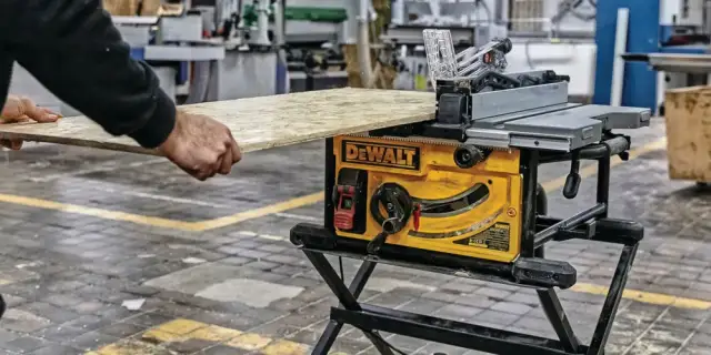 Pilarka stołowa czy ukośnica – który wybór uratuje Twój projekt?
