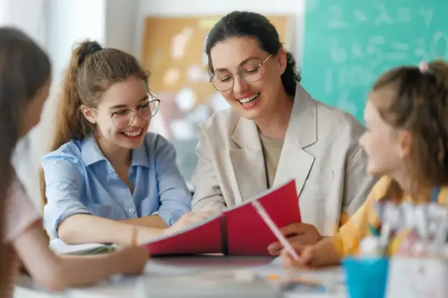 Czy nauczyciel może udzielać korepetycji swojemu uczniowi? Etyka i zasady