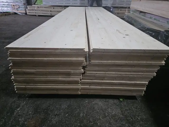 Jakie deski na deskowanie dachu wybrać, aby uniknąć kosztownych błędów?