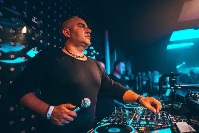 DJ Kris ile ma lat? Zaskakujące fakty o jego wieku i karierze