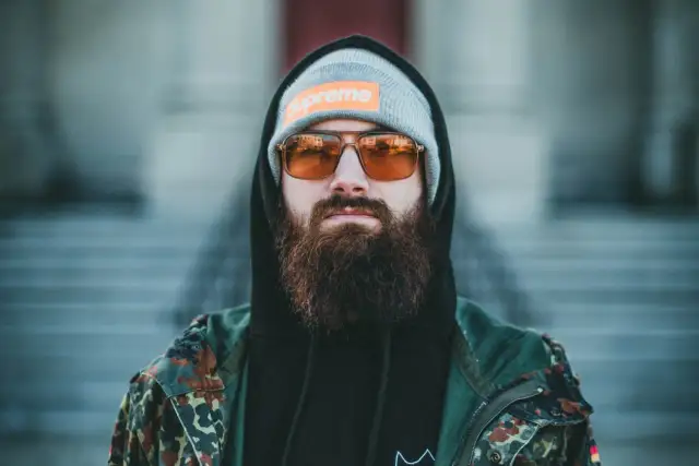 Gęsta broda: Dieta, pielęgnacja, minoksydyl. Co naprawdę działa?