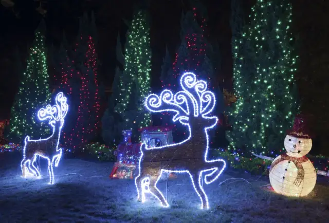 Dekoracje świąteczne zewnętrzne DIY: Twórz magiczne ozdoby krok po kroku