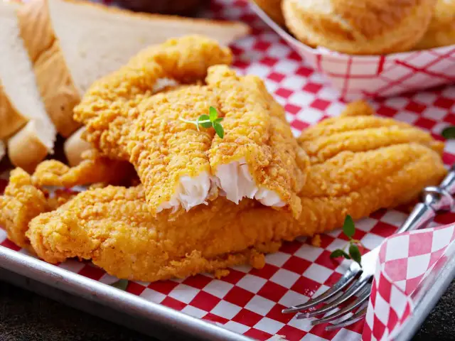 Jak usmażyć rybę w panierce? Chrupiąca i soczysta za każdym razem!