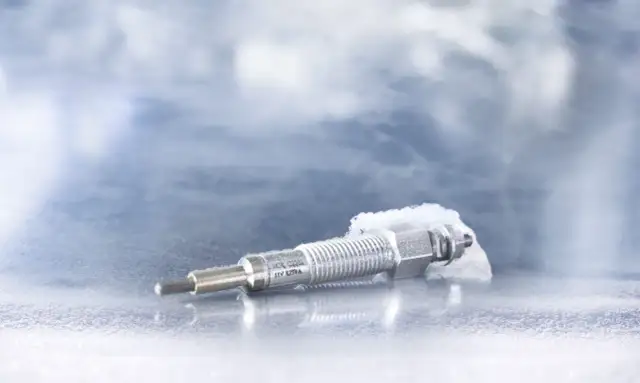 Świece żarowe w Dieslu: Wpływ na silnik, DPF i Twój portfel