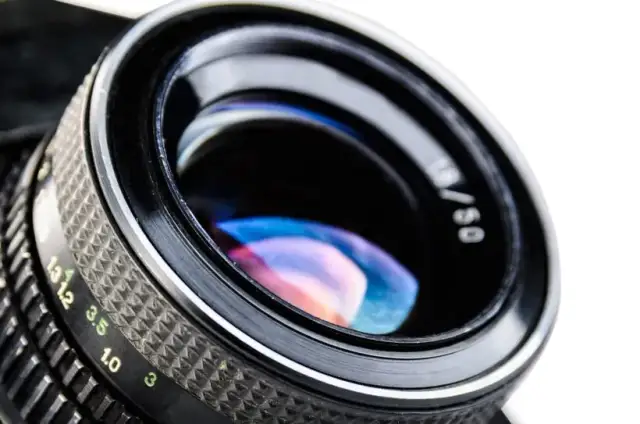 Jaki obiektyw do plenerów ślubnych? Oto, czego unikać i co wybrać