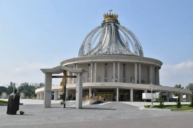 Sanktuarium Toruń: historia, architektura i znaczenie dla społeczności