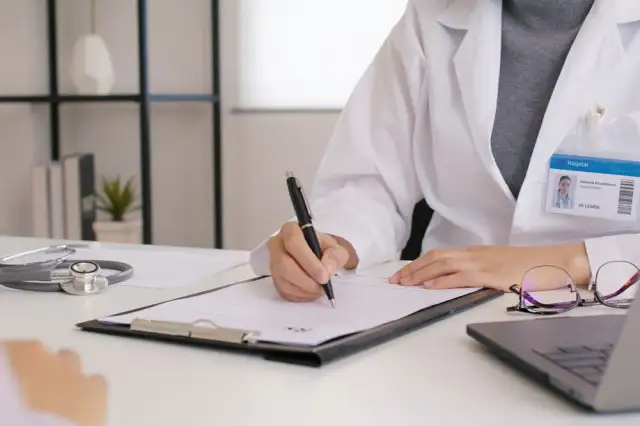 Skierowanie do chirurga onkologa: Kto je wystawi i jak działa Karta DiLO?