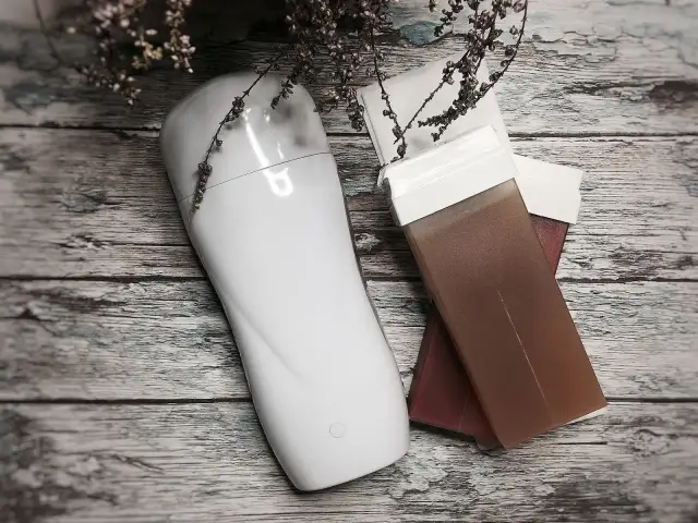 Czy depilacja woskiem boli? Moje sposoby na komfort.