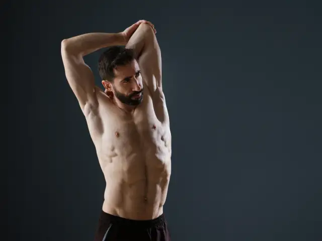 Jak rozciągać triceps, aby uniknąć kontuzji i poprawić elastyczność