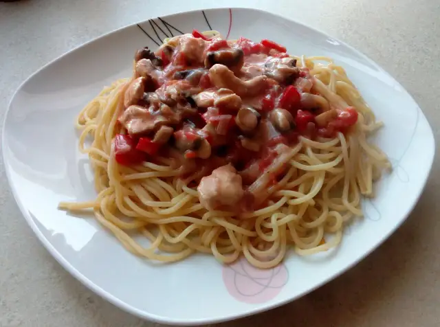 Idealne spaghetti z pieczarkami? Prosty przepis i sekrety sosu!
