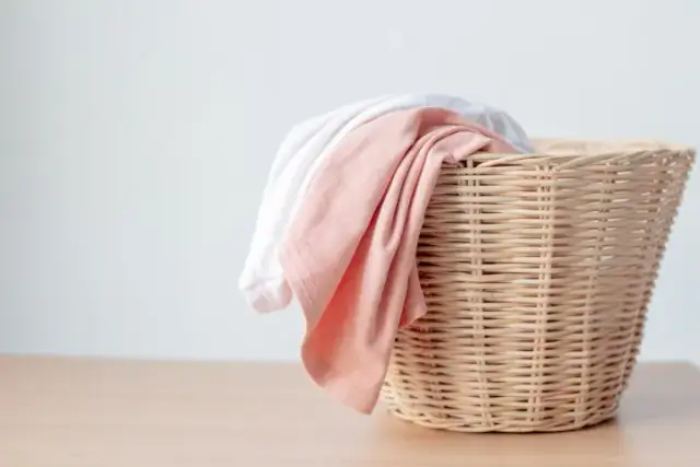 Jak skutecznie usunąć zafarbowane ubrania i uniknąć problemów