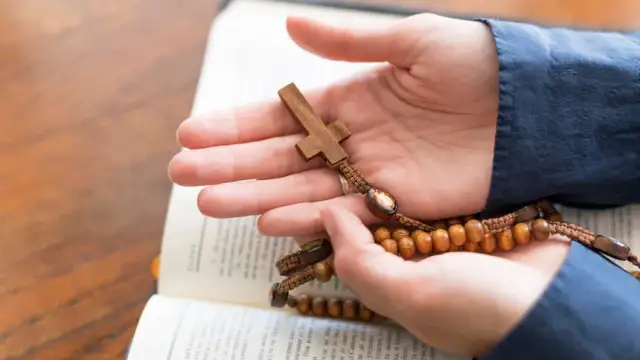 Różaniec jakie modlitwy: Poznaj modlitwy, które zmieniają życie