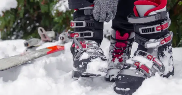 Jak sprawdzić rozmiar buta narciarskiego, aby uniknąć niewygody