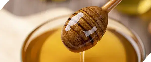 Gdzie kupić prawdziwy miód w Warszawie - najlepsze miejsca i oferty