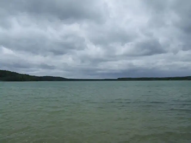 Jezioro Wielewskie – raj dla wędkarzy i miłośników przyrody