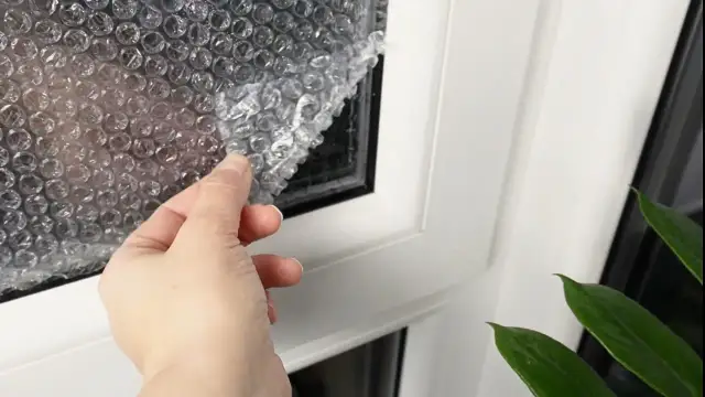 Jak ocieplić szyby w oknach i znacząco obniżyć rachunki za ogrzewanie