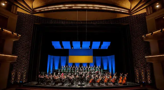 Jaki zespół zagrał razem z orkiestrą symfoniczną? Niespodzianka w Londynie