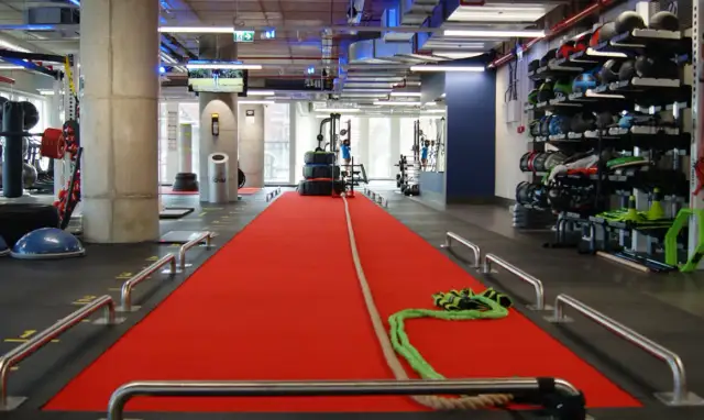 Gdzie trenować crossfit w Łodzi? Sprawdź najlepsze kluby i oferty