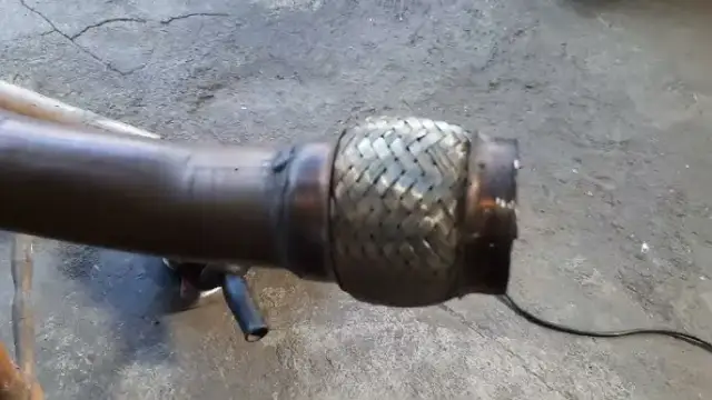 Najważniejsze objawy uszkodzonej plecionki wydechu, które musisz znać