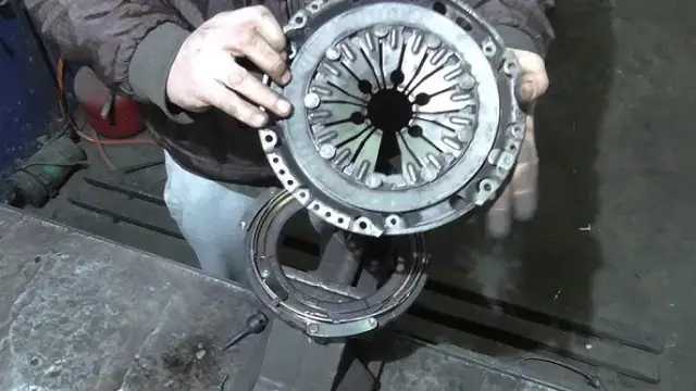 Jak wycentrować sprzęgło, by uniknąć kosztownych błędów przy wymianie