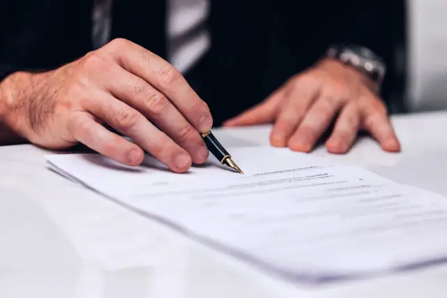 Wykreślenie hipoteki z księgi wieczystej – ile trwa i jak uniknąć opóźnień?