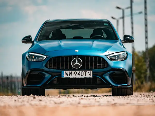 Mercedes-Benz C 63 AMG – szczegółowe informacje, osiągi i porównania